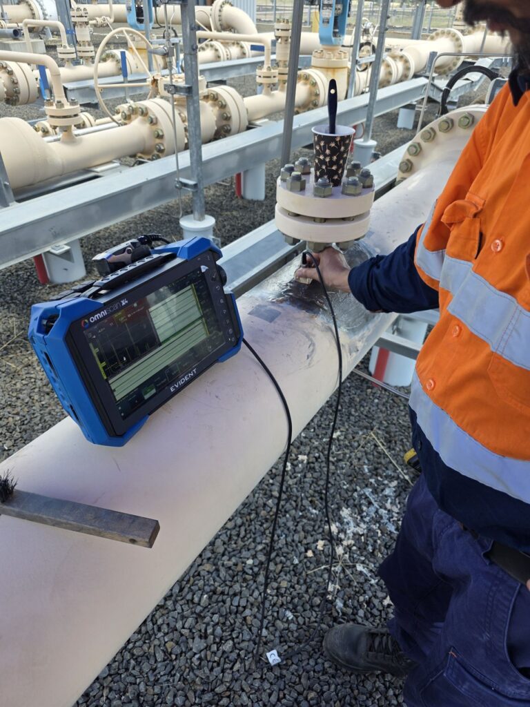 Phased array ultrasonic inspection of a pipeline with an OmniScan X4